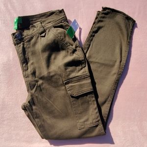 Green cargo pants